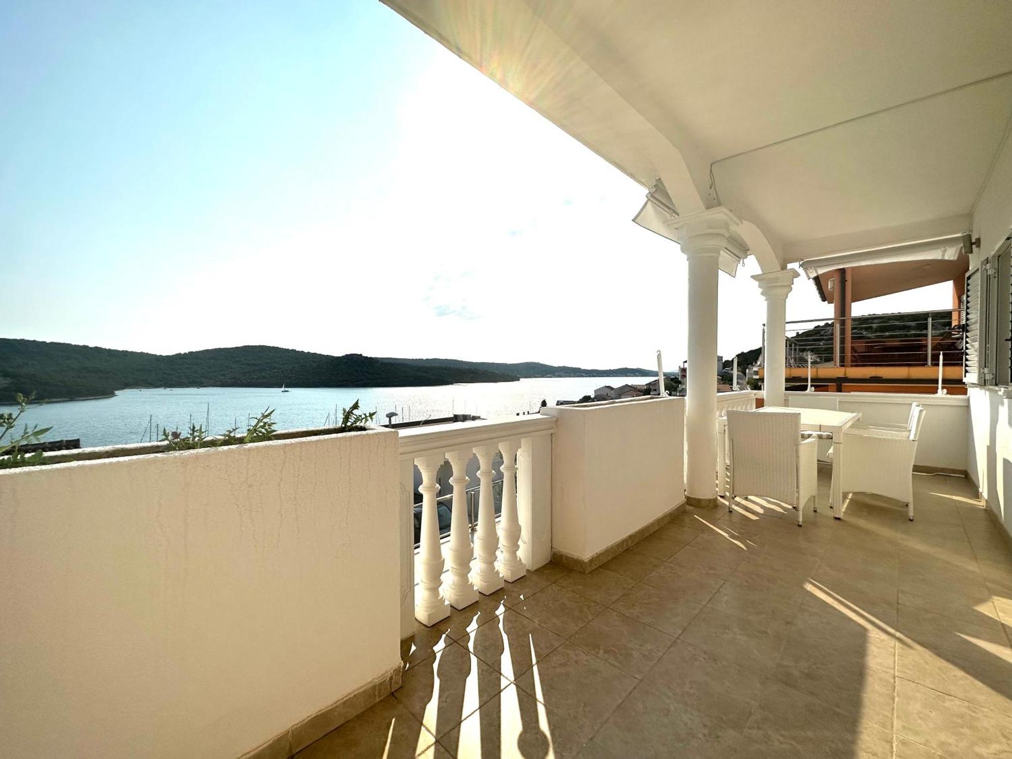 Villa Perla Tisno Buitenkant foto