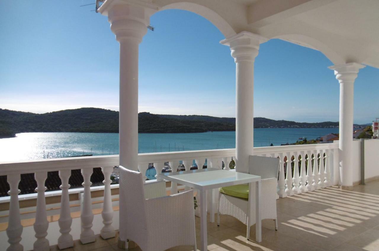 Villa Perla Tisno Buitenkant foto